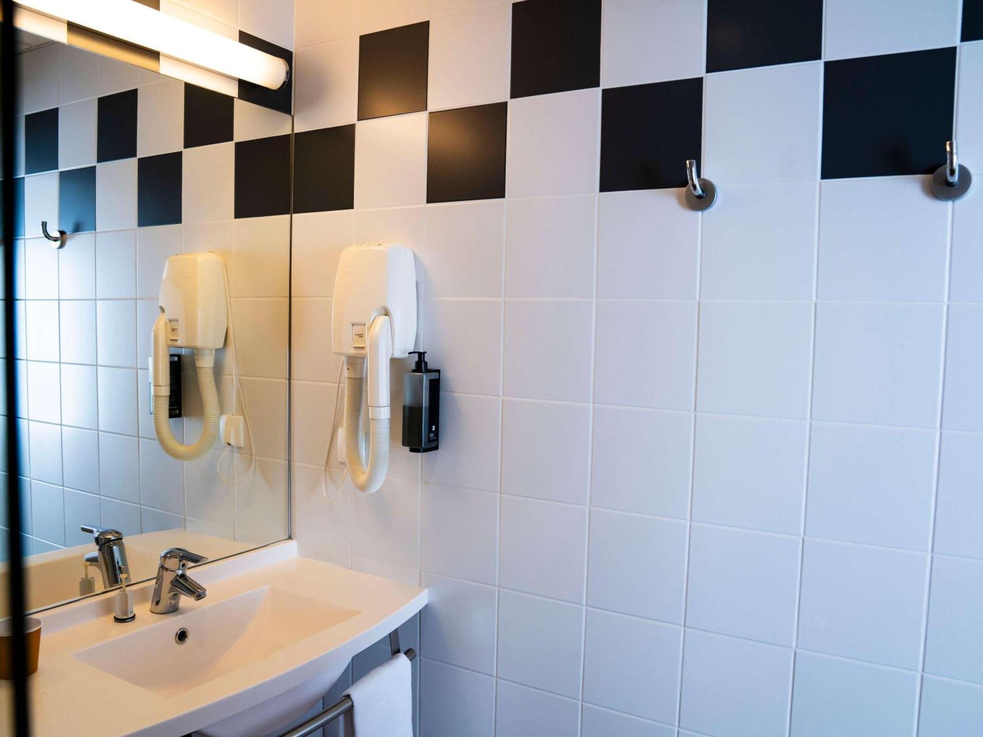 Ibis Styles Bourbon Lancy Hotel Bagian luar foto