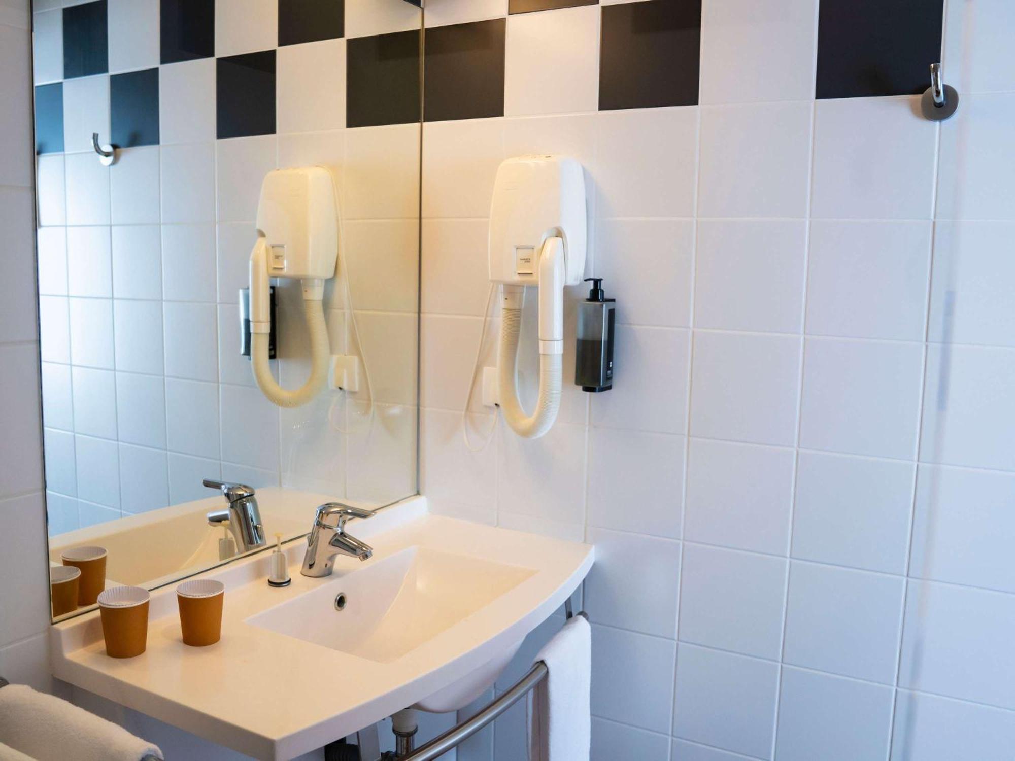 Ibis Styles Bourbon Lancy Hotel Bagian luar foto